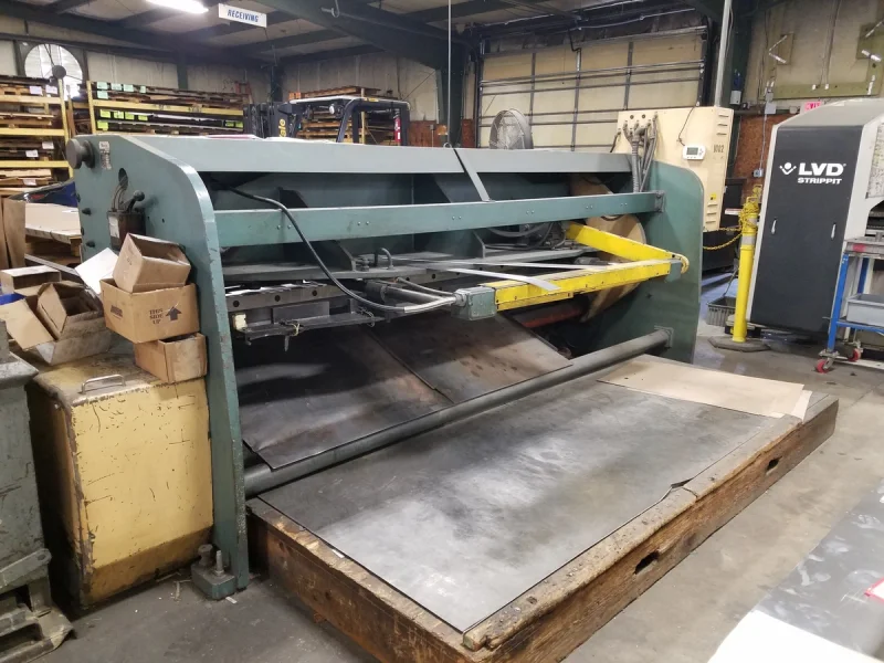 1981 AMADA M-3045 | Shears, Power Squaring (In)