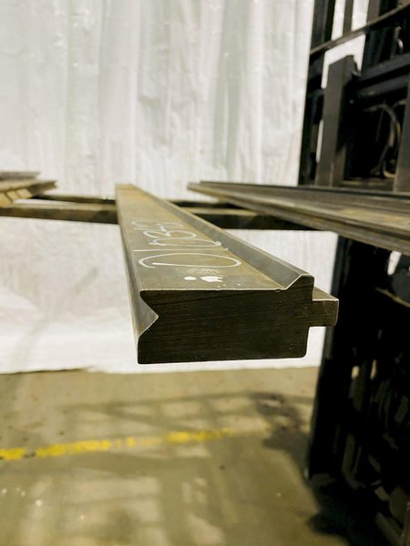 6&#039;(72&quot;) PRESS BRAKE BOTTOM 90 DEGREE FEMALE V-DIE. STOCK # 0103421