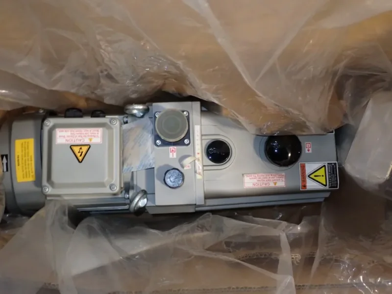 ULVAC 550 WATTS ROTARY VACUUM PUMP   -  VD151