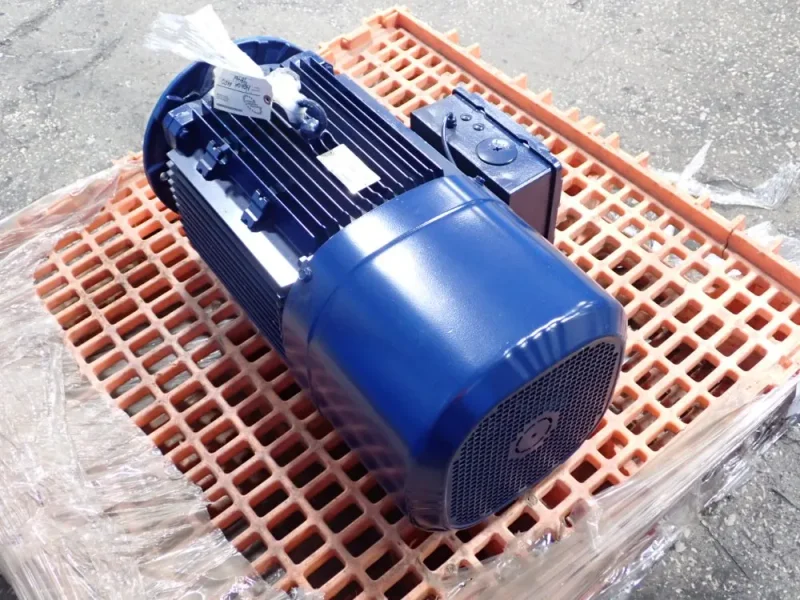 SEW EURODRIVE 30 HP GEAR MOTOR  -  DRN180L4/BE30HR-FG