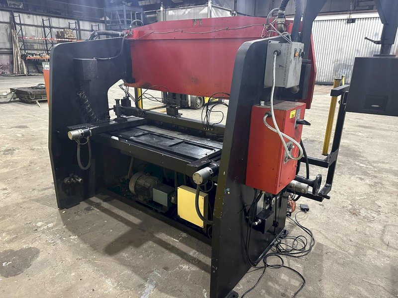 80 TON x 8' AMADA MODEL #RG-80 HYDRAULIC PRESS BRAKE NC9-EX CONTROL: STOCK #19753