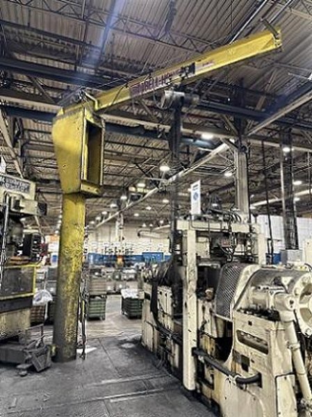 4000 LB (2 TON) ABELL-HOWE FREE STANDING JIB CRANE &amp; P&amp;H POWERED HOIST