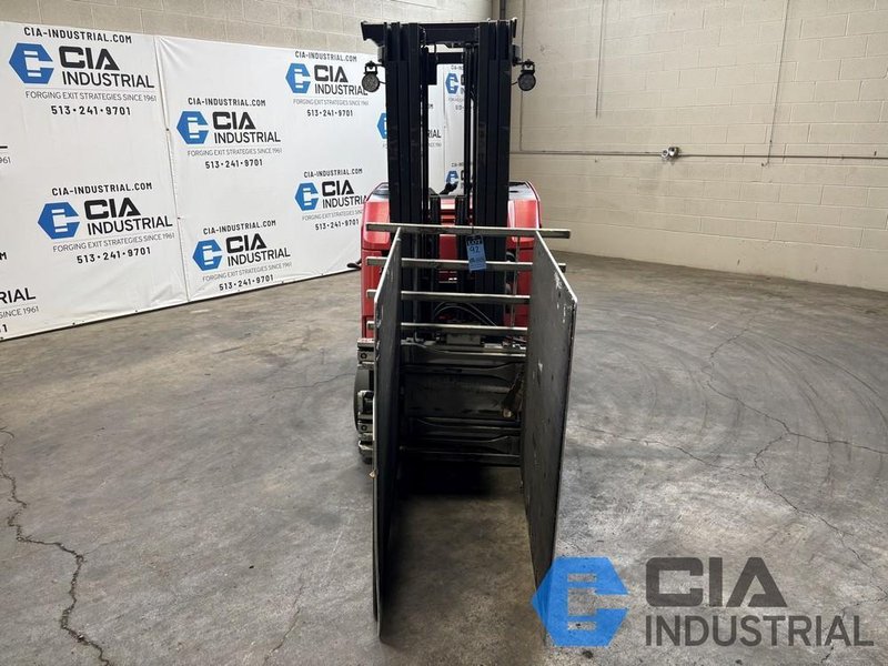 2020 - 3,500 LB. RAYMOND MODEL 425-C35TT STAND-UP ELECTRIC FORKLIFT