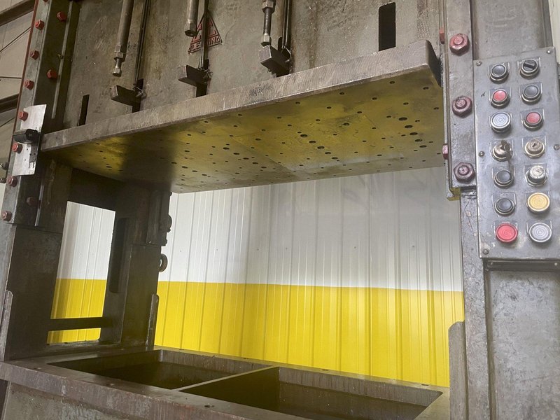 200 TON CLEARING MODEL S2-200-72-36 STRAIGHT SIDE SSDC STAMPING PRESS, 12" STROKE: STOCK #12979