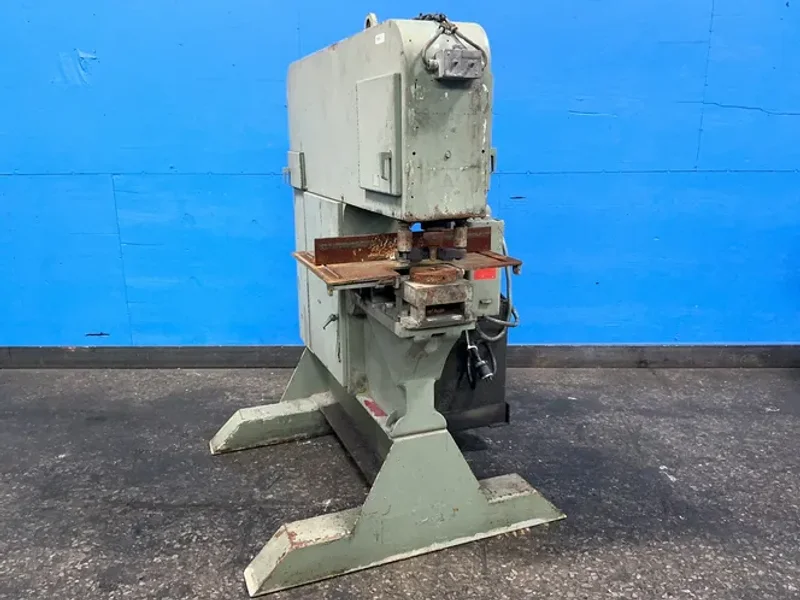 MEGA MANUFACTURING INC. 10 HP PIRANHA HYDRAULIC PUNCH