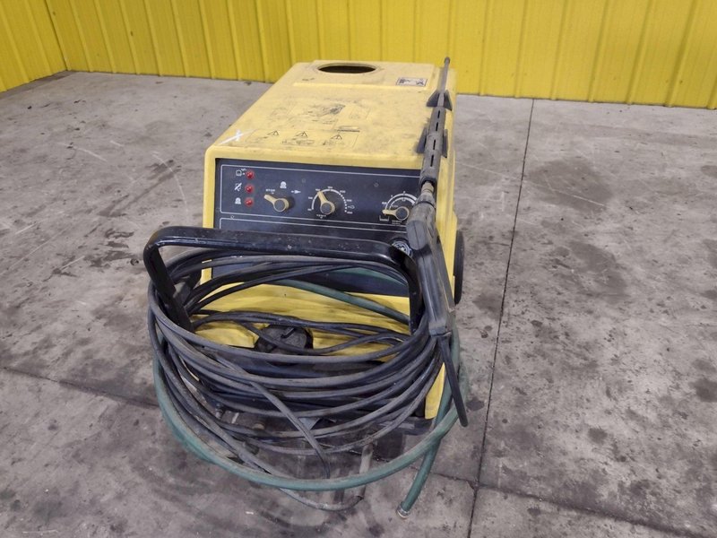 KARCHER MODEL #HDS650 HEATED PRESSURE WASHER: STOCK #23139