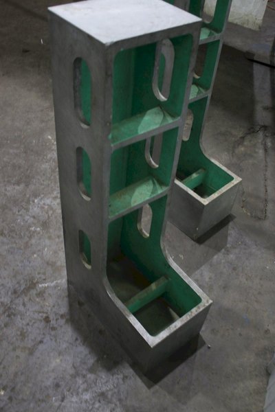 (1) PAIR 10-3/4&quot; LONG X 20&quot; WIDE X 42&quot; HT ANGLE PLATES: STOCK #76639