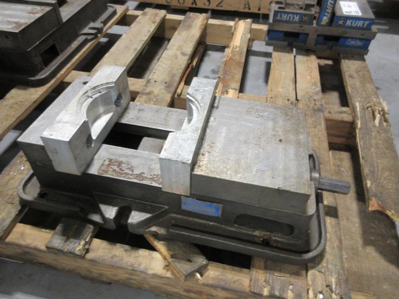 Kurt D80 8" Machine Vise with Aluminum Soft Jaws- Auction Item