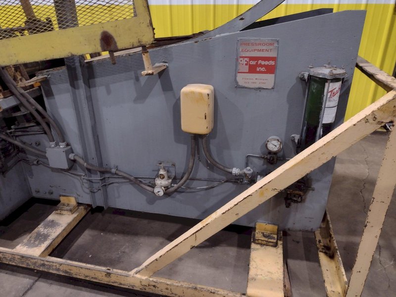 10,000 LB X 24&quot; WIDE X .187&quot; AIR FEEDS COIL CRADLE STRAIGHTENER / UNCOILER: STOCK 17042