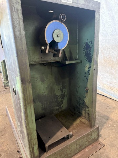 2500 LB X 24&quot; AMERICAN MODEL 60 UNCOILER. STOCK # 0882525