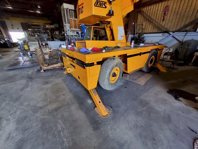 BRODERSON IC-80-3H BOOM LIFT