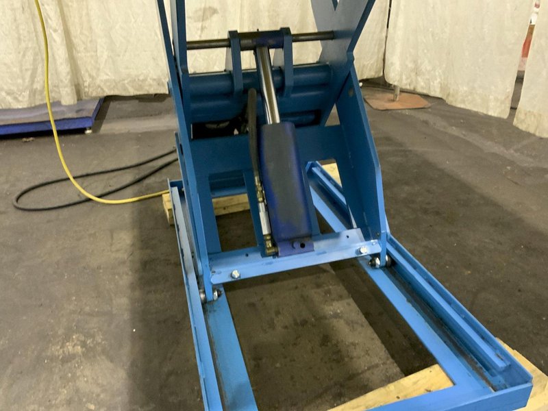 3000 LB LIFT PRODUCTS SCISSOR LIFT TABLE: STOCK #80888