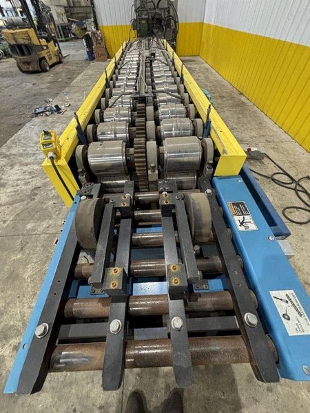 LOCKFORMER CL-820 TRIPLE X ROLLFORMER  -  CL-820 TRIPLE X