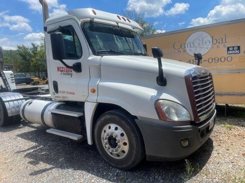 Freightliner Cascadia Day Cab Truck, 2012