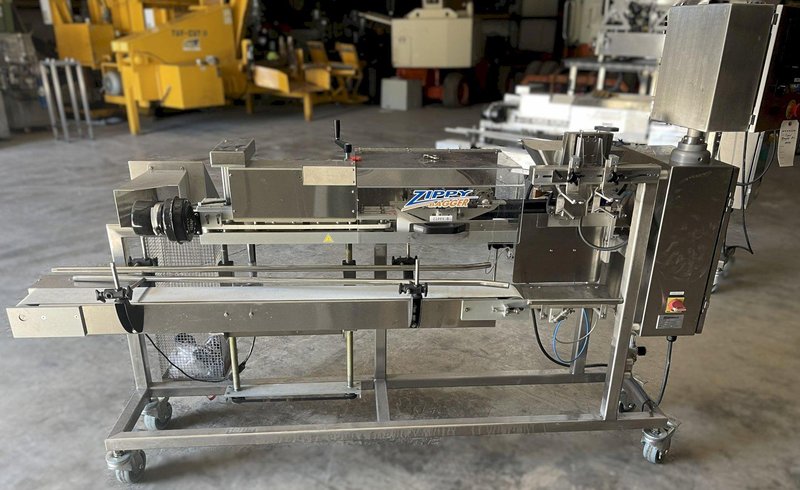 (B) WEIGHPACK Complete Set: Zippy Bagger R-L, Primolinear Scale V-5 2L/3P, Infeed Conveyor, Floor Hopper