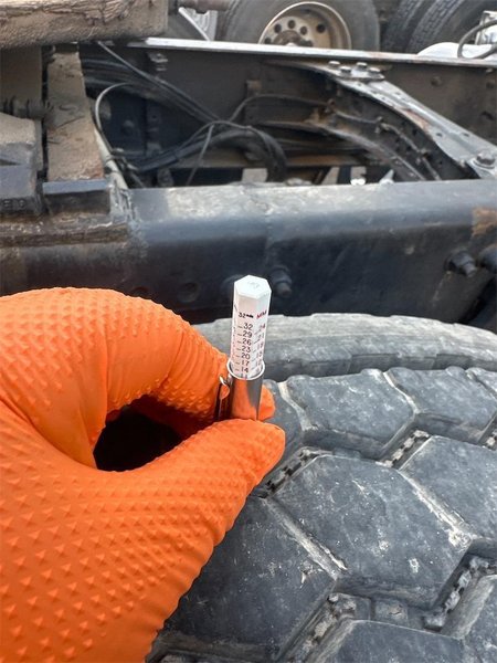 2019 Freightliner Cascadia 1FUJHHDR5KLKM7237