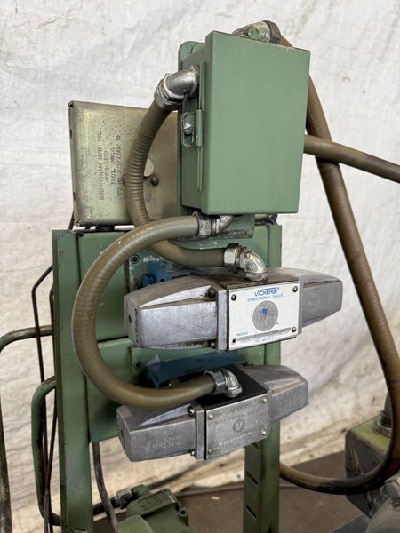 2,000 PSI HYDRAULIC PUMP UNIT W/ UNICLOSED MOTOR. STOCK # 1003525.