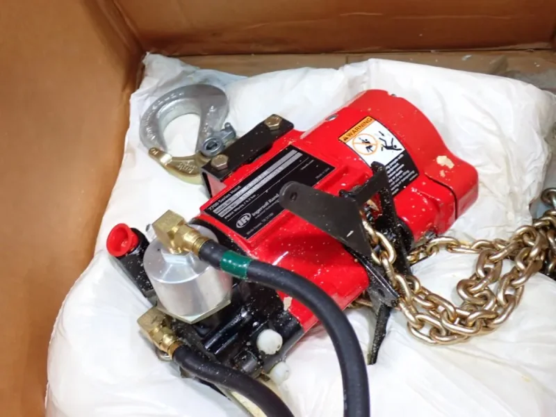 INGERSOLL RAND 90PSIG MAX INDUSTRIAL AIR CHAIN HOIST  -  7756E-2K15-K108