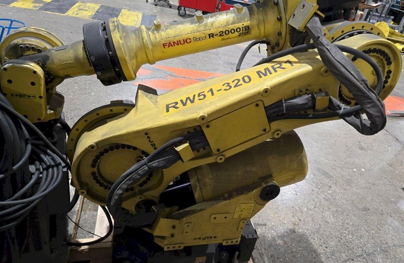 FANUC R-2000IB/210F + R30IB ROBOT ARM AND CONTROL CABINET USED