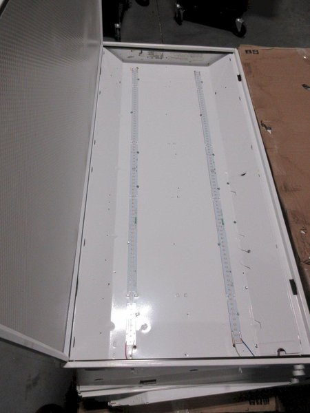 Cooper Recessed Lighting 2&#039; x 4&#039; LED Shop Lights (10)- Auction Item
