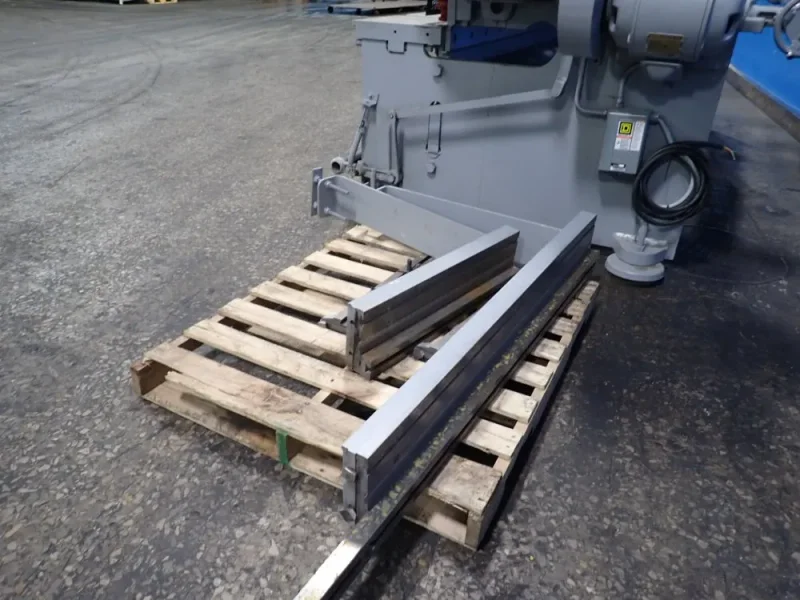 CINCINNATI 125" OPENING SHEAR  -  1410