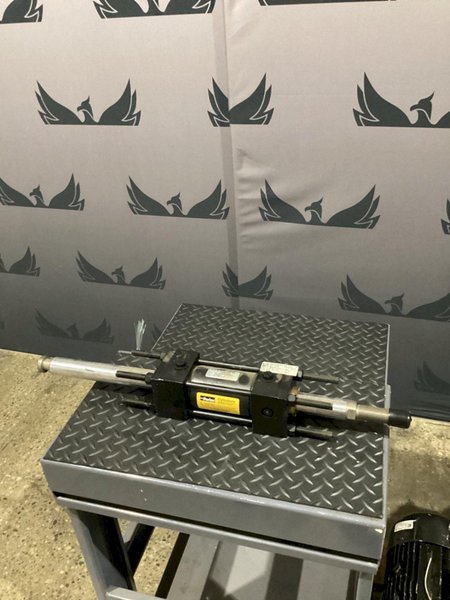 PARKER 1H2H0A00124775 Heavy-Duty Hydraulic Cylinder (Tie-Rod) USED