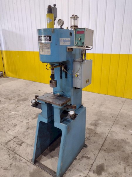 5.5 TON AIR HYDRAULICS MODEL #C-300 PNEUMATIC PRESS 6" STROKE: STOCK #20660