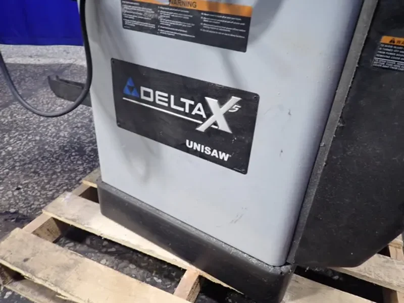 DELTA 40" X 27" TABLE SAW   -  36-R31X