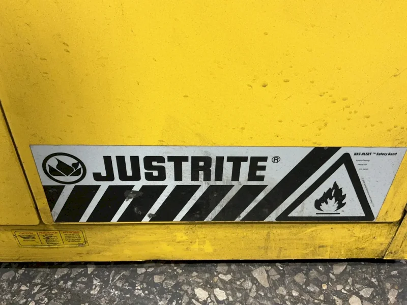 JUSTRITE 30 GALLONS  / 43" X 18" X 45" FLAMMABLE CABINET  -  89300