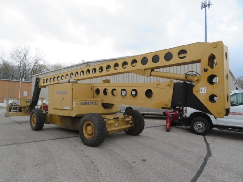 125' GROVE MODEL AMZ-131XT DIESEL POWERED OFF-ROAD MANLIFT: YOBRO #25206
