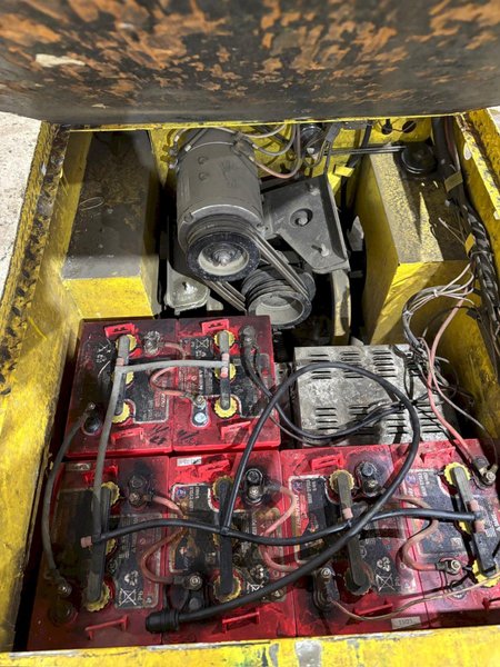 36 VOLT CUSHMAN MODEL #898361 STOCK CHASER/TUGGER CART: YOBRO #24660