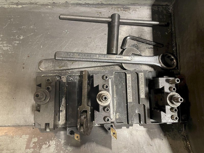 STANDARD MODERN 2060 ENGINE LATHE, 22" SWING, 60" CENTERS, IN/MM