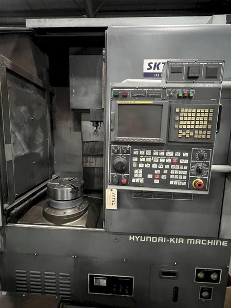 HYUNDAI KIA 31.5&quot; CNC VTL WITH LIVE TOOLING AND 15&quot; 3 JAW CHUCK, FANUC 21iT CONTROL, MODEL SKT-V5RM, NEW 2009