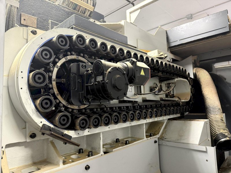 Makino F9 CNC Vertical Machining Center For Sale - 2015