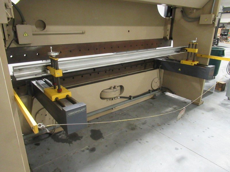 Cincinnati 175 Form Master II CNC Hydraulic Press Brake, 175 Ton x 12&#039;, Crowning