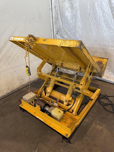 4,000 LB VESTIL HYDRAULIC TILT TABLE. STOCK # 1000825.