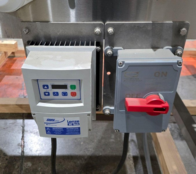 CONTAINER HANDLING SYSTEMS RECIRCULATING ACCUMULATION TABLE/CONVEYOR LINE USED