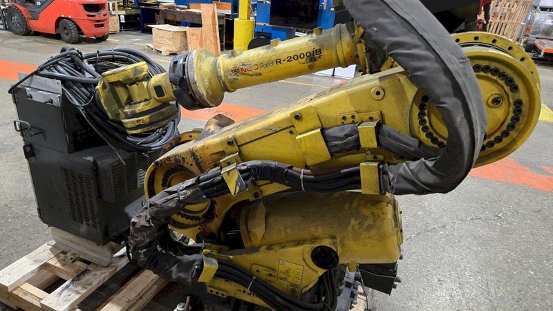 FANUC R-2000IB/210F + R30IB ROBOT ARM AND CONTROL CABINET USED