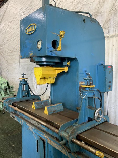 100 TON DANLY HYDRAULIC STRAIGHTENING PRESS: STOCK #80786