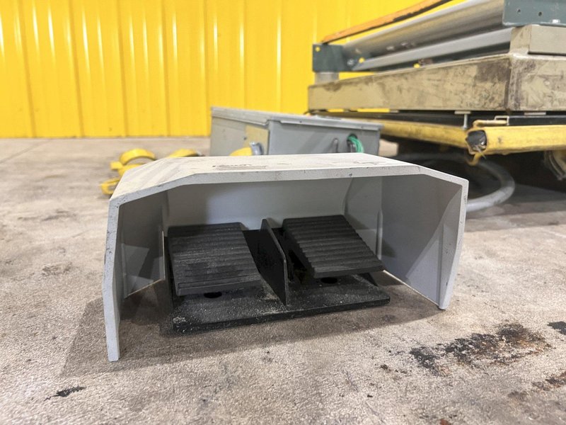 4,000 LB X 72" X 36" SOUTHWORTH MODEL #LS4-36 HYDRALUIC LIFT TABLE WITH ROLLER TOP: STOCK #20904