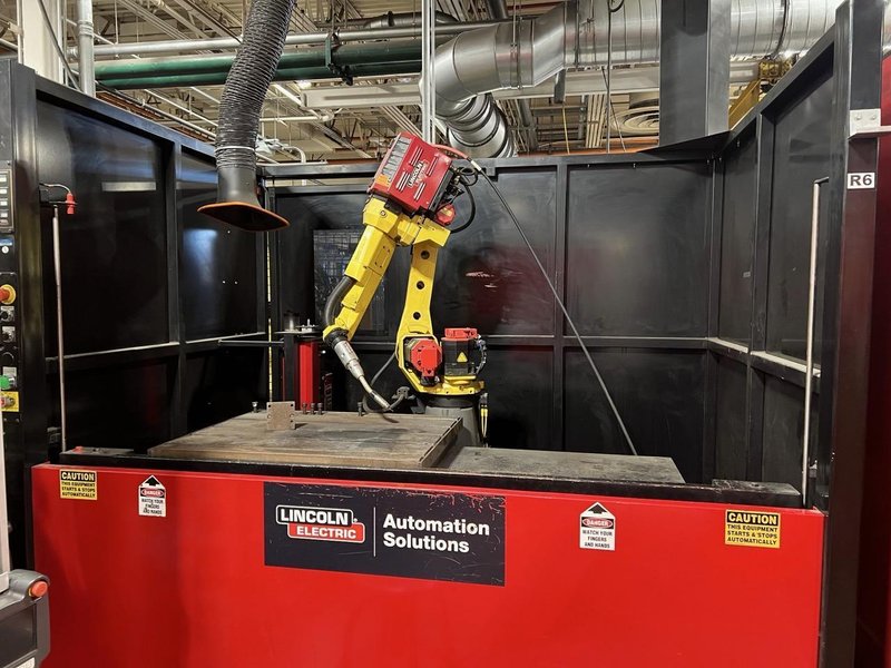 Lincoln Electric System 5 Robot Welding Cell, 2016 – 350 Amp Lincoln Electric R360 Power Supply, Fanuc ARCMate100iC Robot