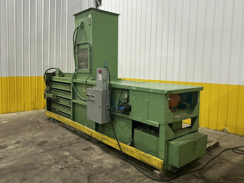 30" X 42" BALEMASTER CLOSED DOOR HORIZONTAL HYDRAULIC BALER: YOBRO #25088