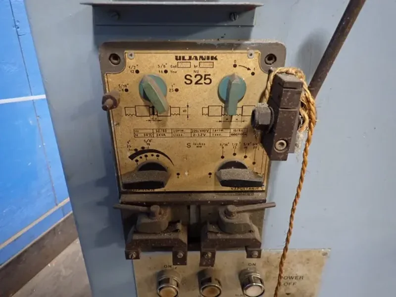 DAKE JOHNSON 40" VERTICAL BAND SAW  -  VH-40