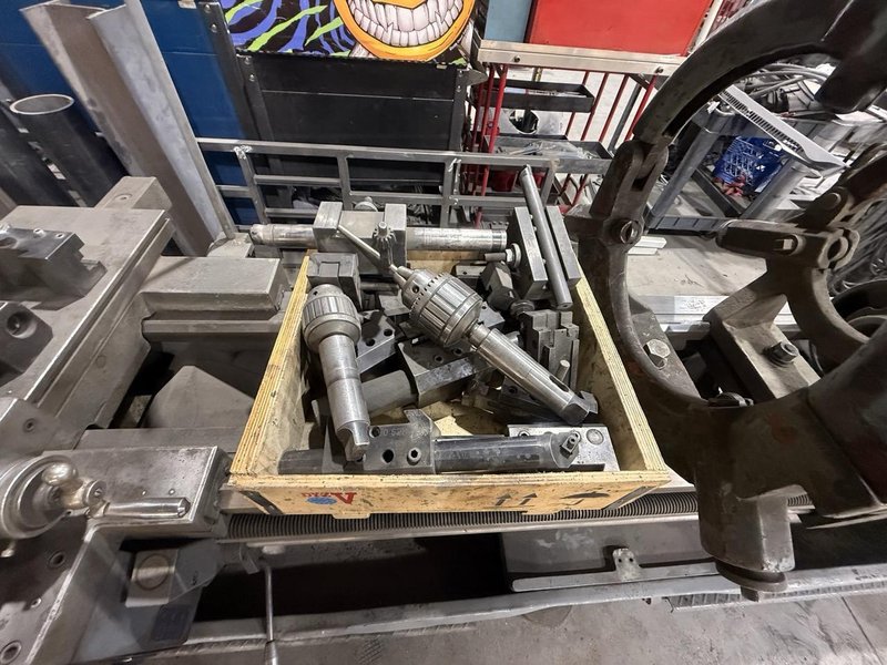 23″ x 118″ TUDA Tudormax Engine Lathe – with Tooling