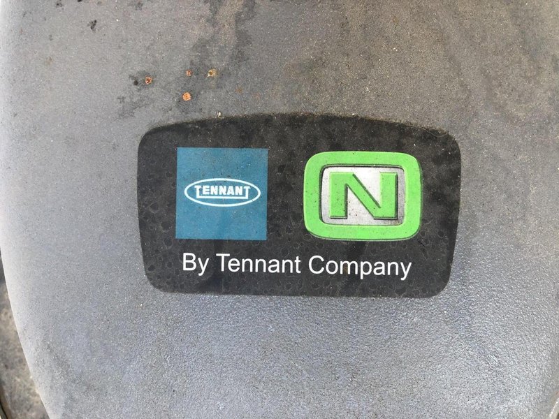 TENNANT MODEL BR-2000-DC FLOOR FINISHER: STOCK #13957