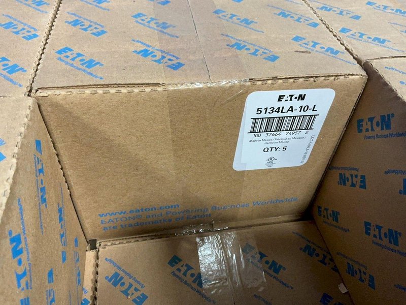 Eaton Toggle Wallplate - 5134la-10-l