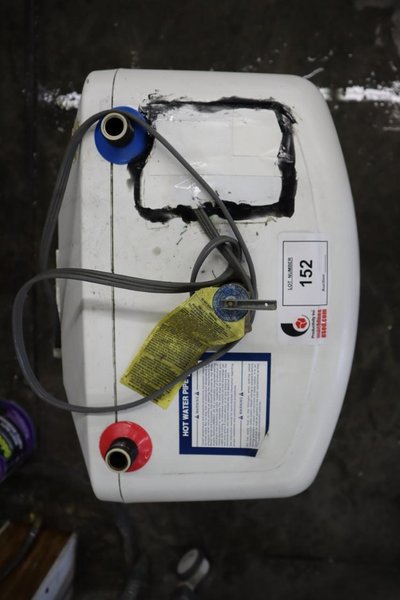 BOSCH Mini Electric Tank Water Heater: 7 gal, 120V, 1,440 W, Single Phase, 14.5 in x 17.5 in- Auction Item