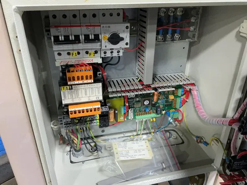 IPC 8 L TEST BURST MACHINE   -  1520.0011