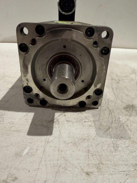 REXROTH INDRAMAT MHD093C-058-PG1-AA SERVO MOTOR USED