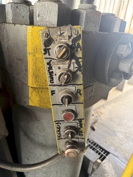 2000 TON HEAVY DUTY 4-POST HYDRAULIC PRESS, USED FOR STRAIGHTENING PIPE &amp; BAR: YOBRO #25137